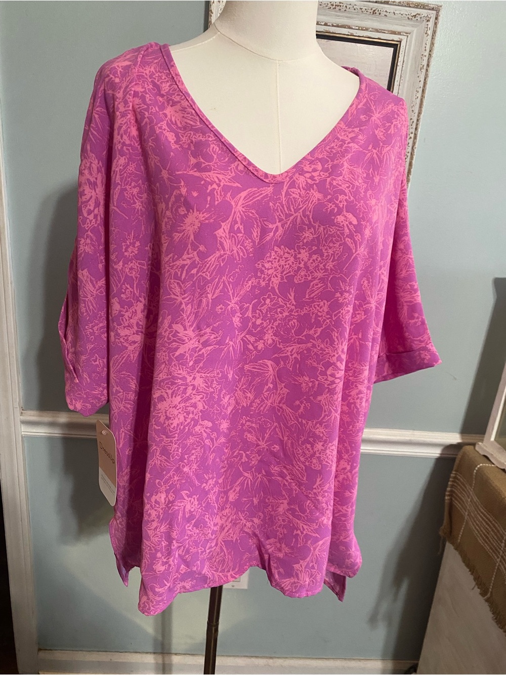 Floral V-Neck Tunic Top in Pink